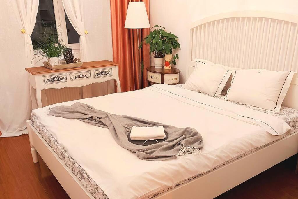 Cosy Boutique 61 Sqm Apartment - Private Parking - Ten Blocks Residence Bukareszt Zewnętrze zdjęcie