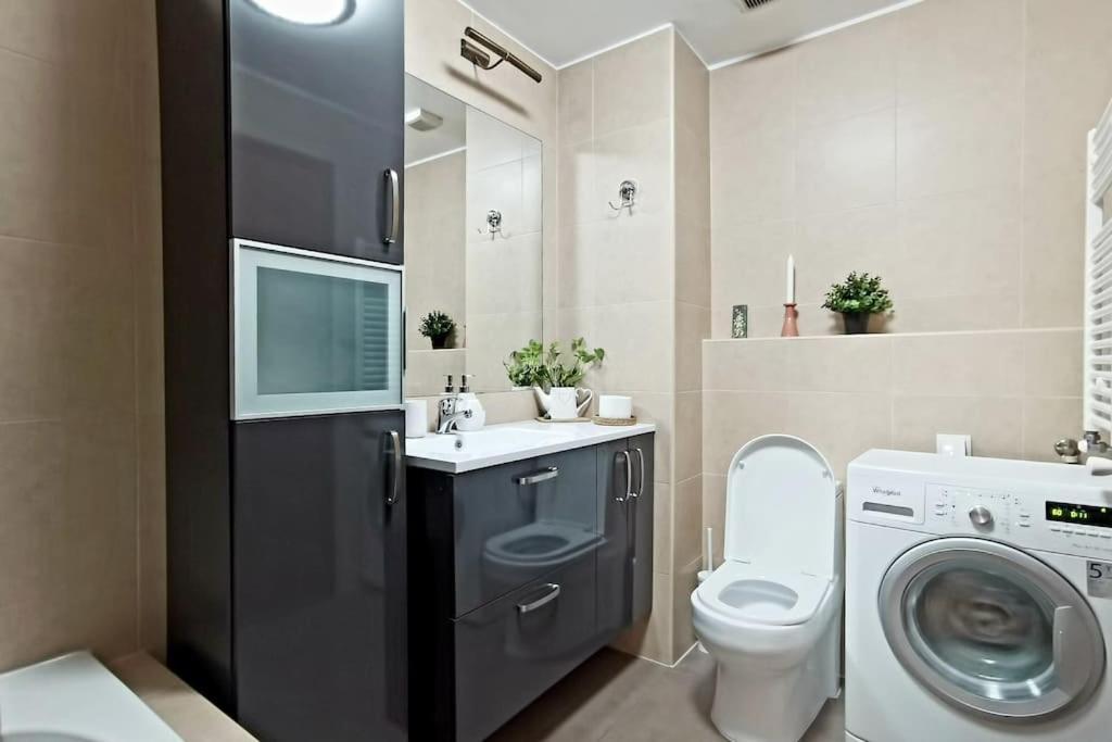 Cosy Boutique 61 Sqm Apartment - Private Parking - Ten Blocks Residence Bukareszt Zewnętrze zdjęcie