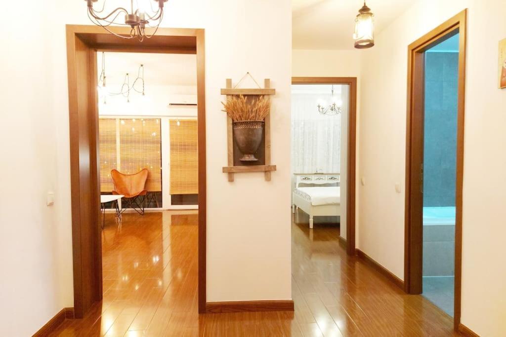 Cosy Boutique 61 Sqm Apartment - Private Parking - Ten Blocks Residence Bukareszt Zewnętrze zdjęcie
